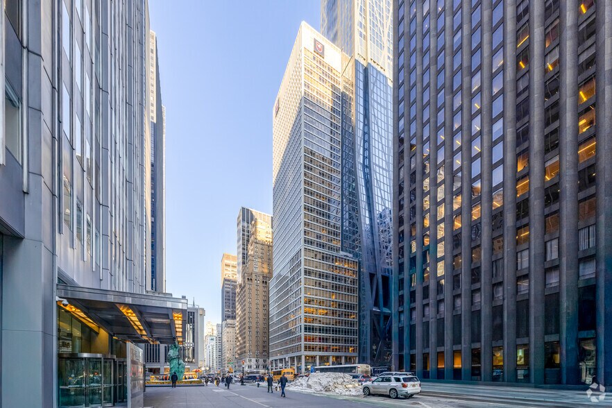 More Photos Of 1330 Avenue of the Americas, New York Coworking Space