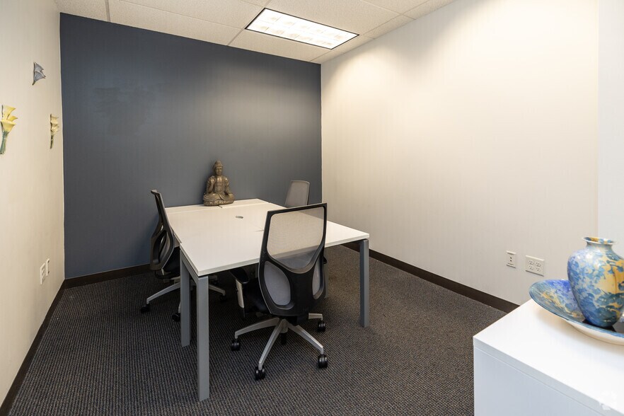 More Photos Of 841 Prudential Dr, Jacksonville Coworking Space