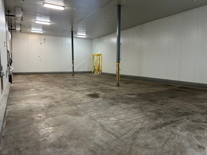 More Photos Of 2805 W Service Rd, Eagan Warehouse For Sale