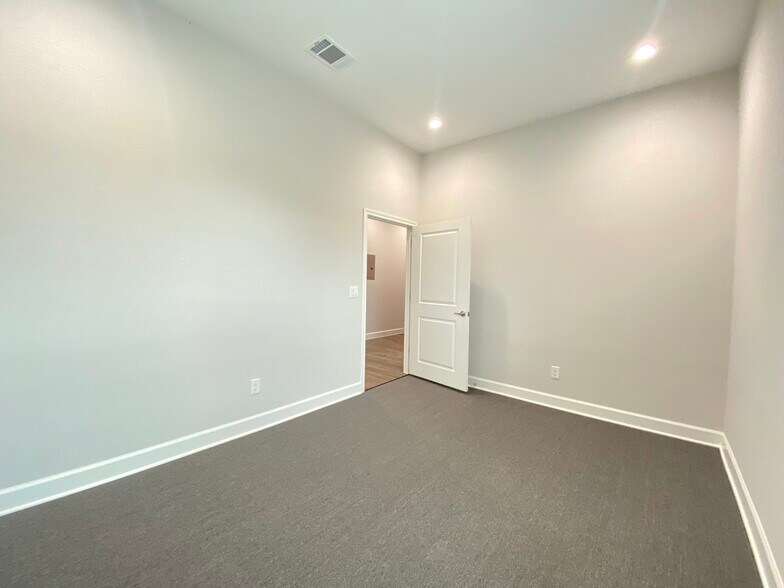 More Photos Of 1640 Highland Falls Dr, Leander Medical For Sale