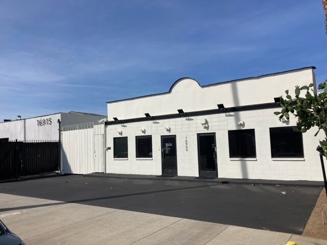 More Photos Of 16909-16911 S Broadway St, Carson Manufacturing For Sale