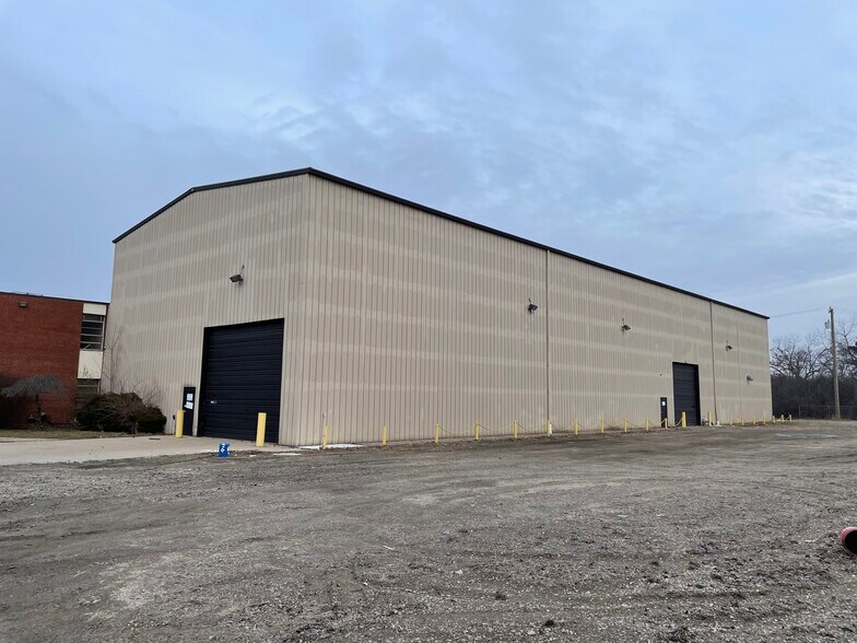 More Photos Of 28530 Reynolds St, Inkster Manufacturing For Lease