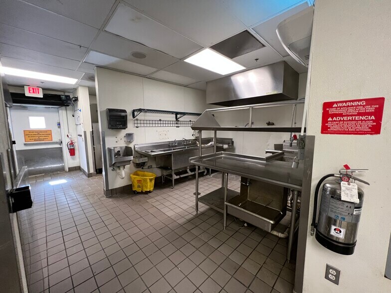 More Photos Of 1762 Galleria Blvd, Franklin Restaurant For Lease