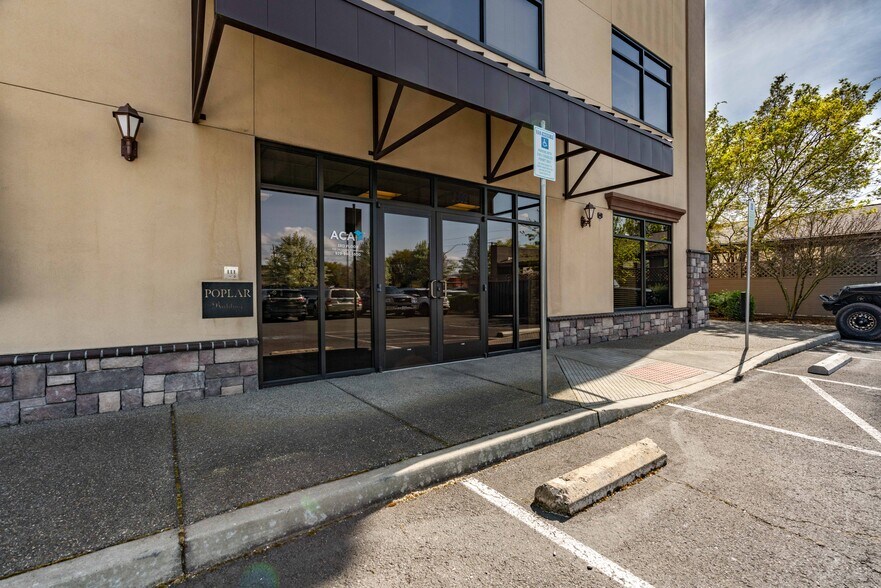 More Photos Of 1301 Poplar Dr, Medford Medical For Lease