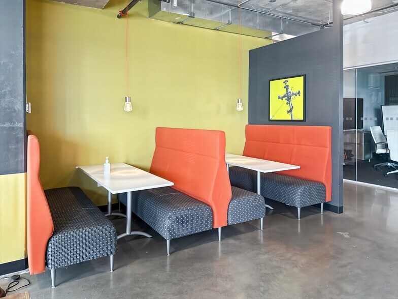 More Photos Of 4402 Skyline Dr, Burnaby Coworking Space