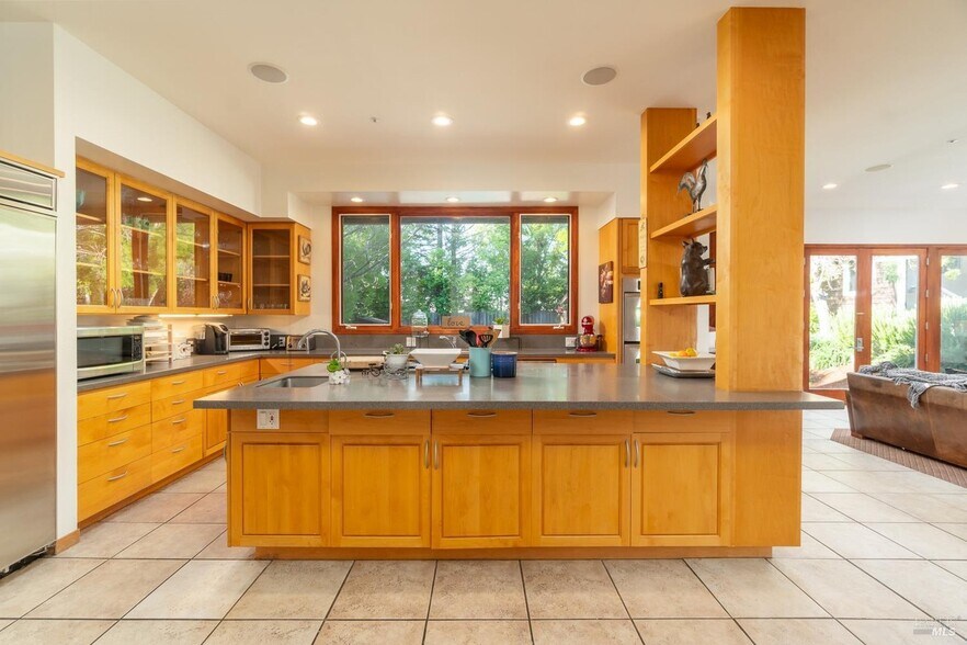 More Photos Of 8 Circle Rd, San Rafael Specialty For Sale