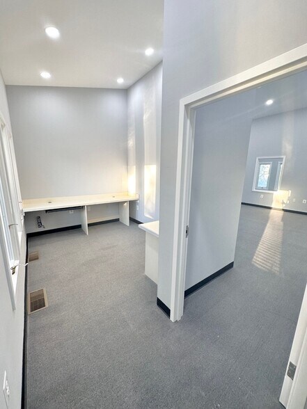 More Photos Of 9300-9306 Old Keene Mill Rd, Burke Loft Creative Space For Lease