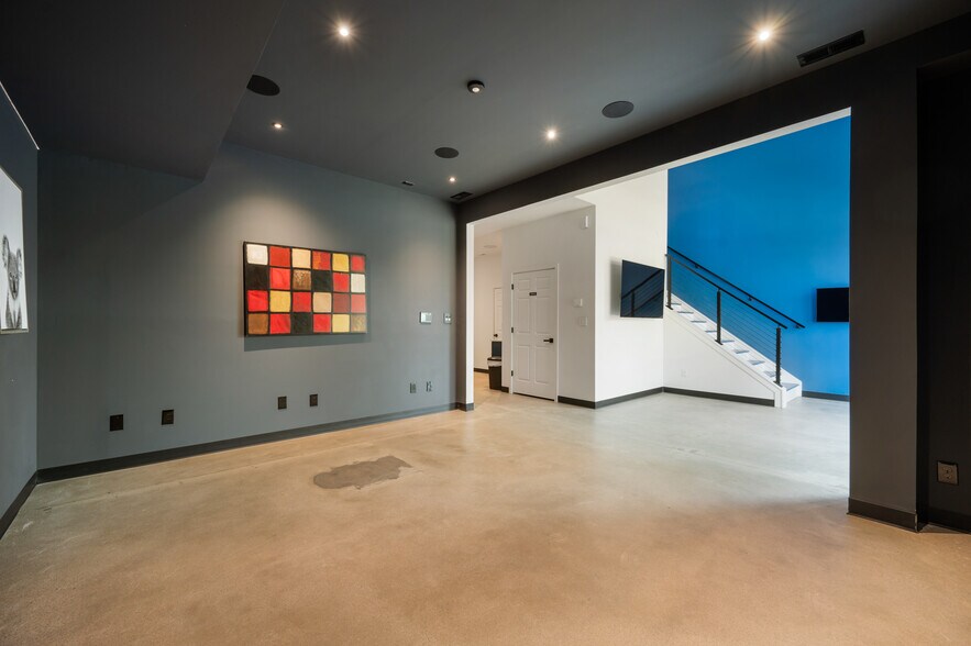 More Photos Of 12550 Promise Creek Ln, Fishers Light Distribution For Lease