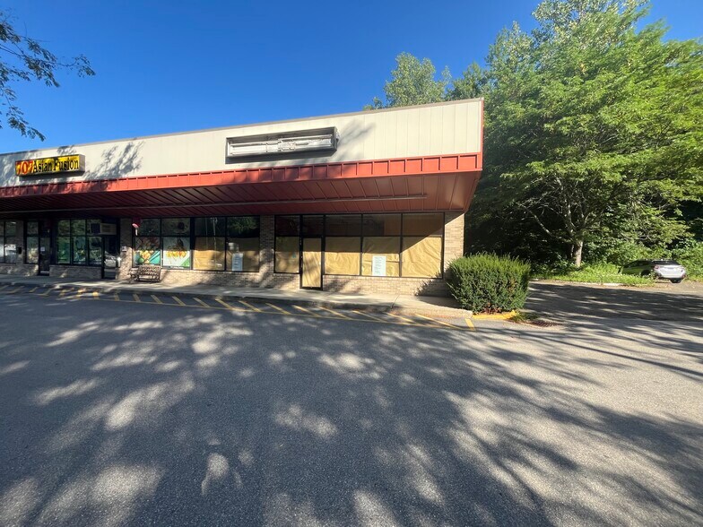 More Photos Of 709 Winsted Rd, Torrington Storefront For Lease