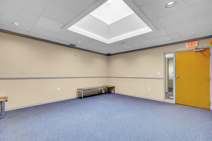 More Photos Of 60 Westwood Ave, Waterbury Medical For Sale