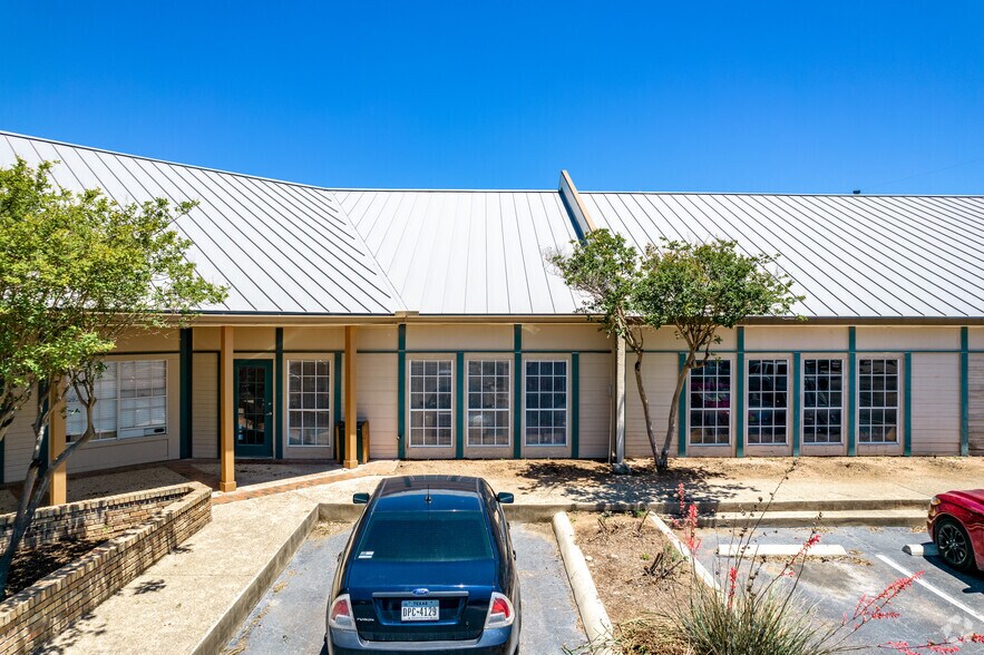 More Photos Of 12303-12335 Wetmore Rd, San Antonio Unknown For Lease