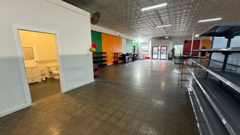 More Photos Of 1776 S High St, Columbus Freestanding For Lease