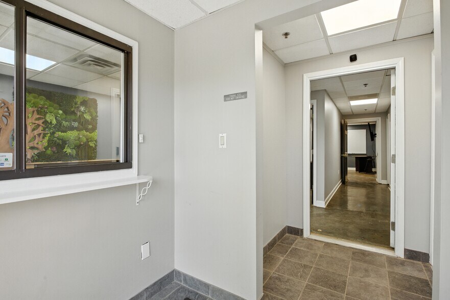 More Photos Of 4800 Joslyn Rd, Lake Orion Light Manufacturing For Sale