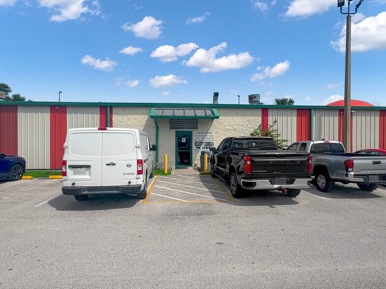 More Photos Of 5403 W Irlo Bronson Memorial Hwy, Kissimmee General Retail For Lease