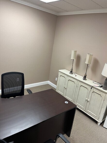 More Photos Of 127 Bob Fitz Rd, Gray Medical For Lease