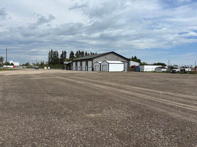 More Photos Of 60 Madison Cres, Spruce Grove Service For Lease