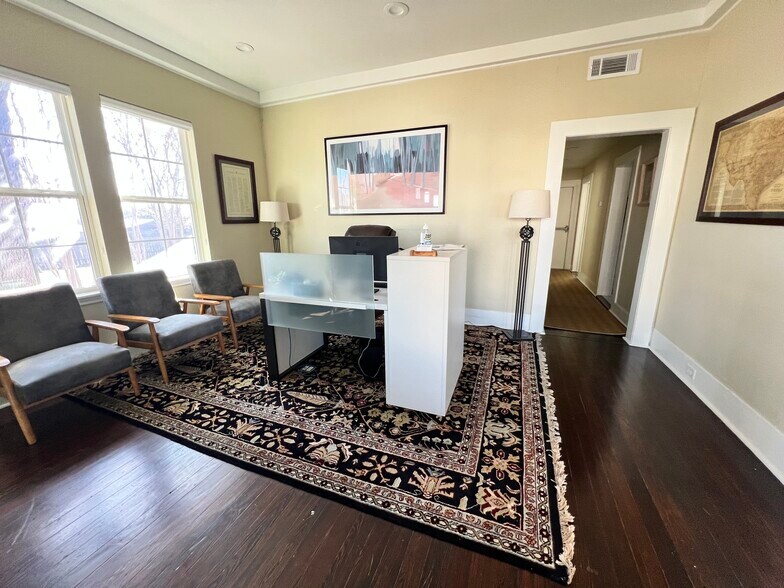 Primary Photo Of 409 W Center St, Kyle Office For Lease