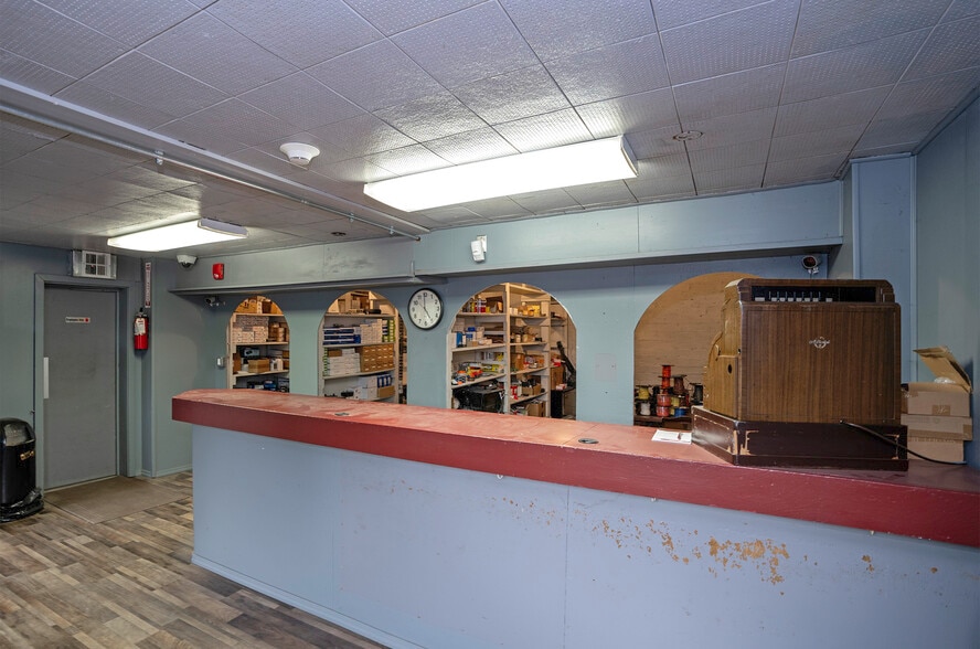 More Photos Of 709 106th St S, Tacoma Auto Repair For Sale