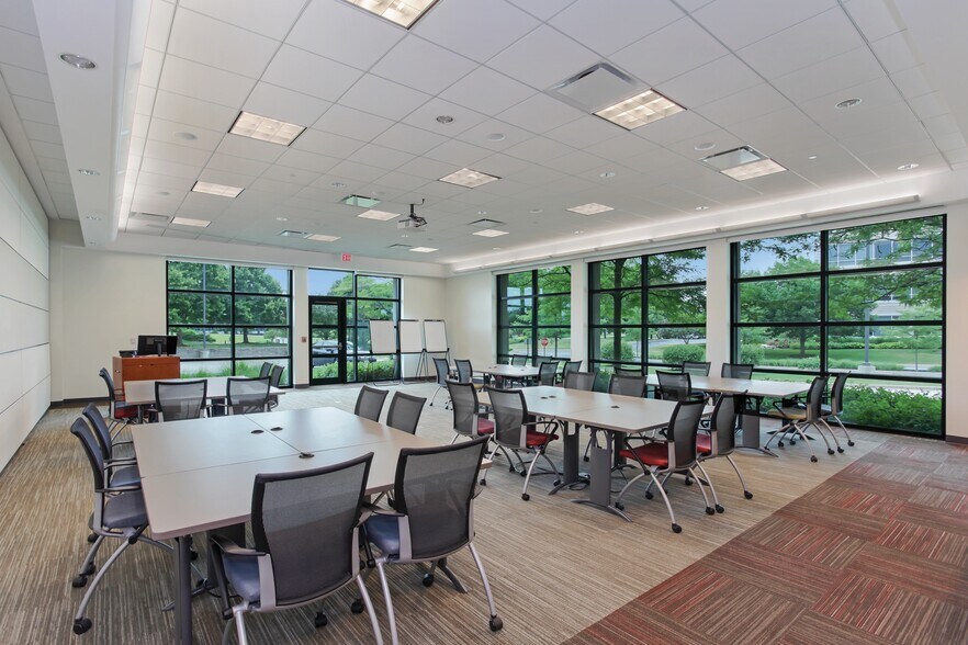 More Photos Of 1905 W Field Ct, Lake Forest Schools For Lease