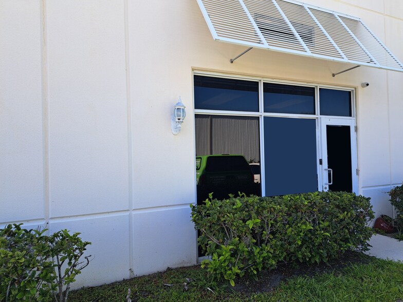 More Photos Of 679 NW Enterprise Dr, Port Saint Lucie Light Distribution For Sale