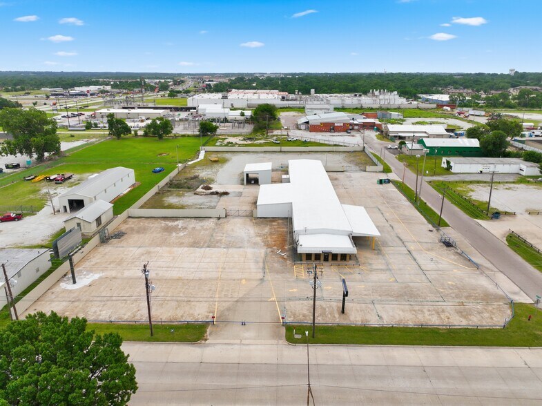 More Photos Of 1300 N Broadway Ave, Ada Warehouse For Sale