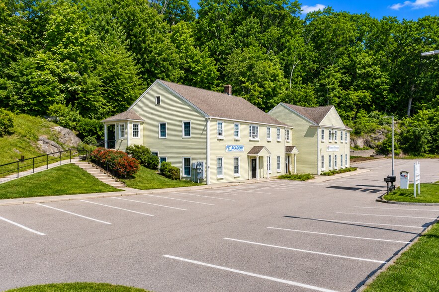More Photos Of 620 Norwich New London Tpke, Uncasville Office For Lease