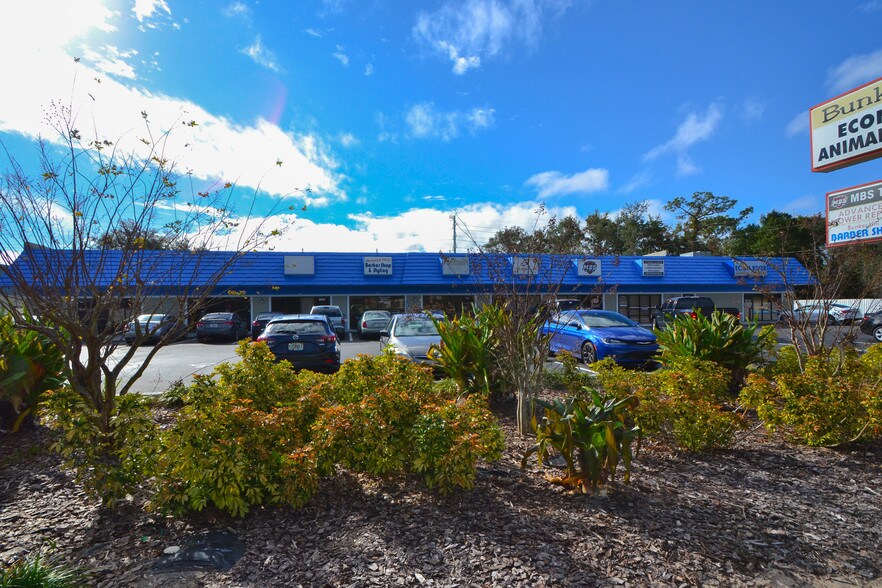 More Photos Of 15220-15236 E Colonial Dr, Orlando Freestanding For Lease