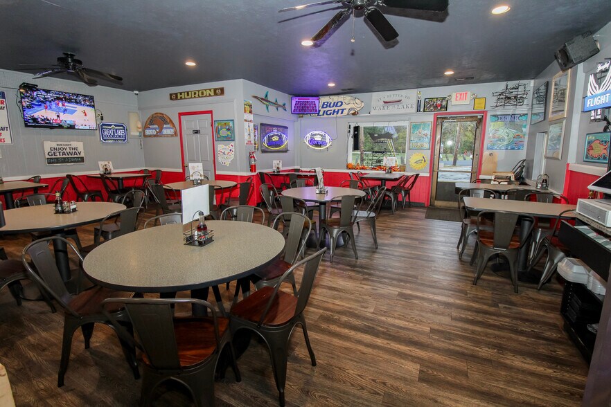 More Photos Of 54 McKinley St, Huron Bar For Sale