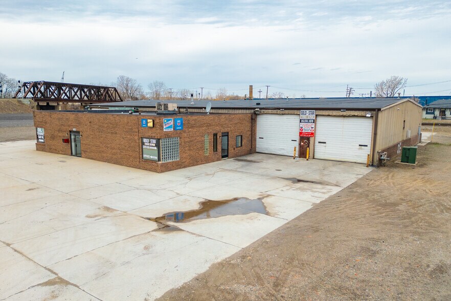 More Photos Of 3969 Wyoming St, Dearborn Truck Terminal For Lease