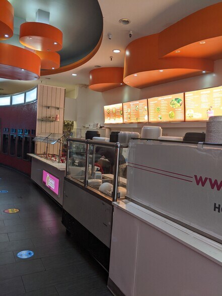 Primary Photo Of 45-12 Greenpoint Ave, Sunnyside Restaurant For Lease