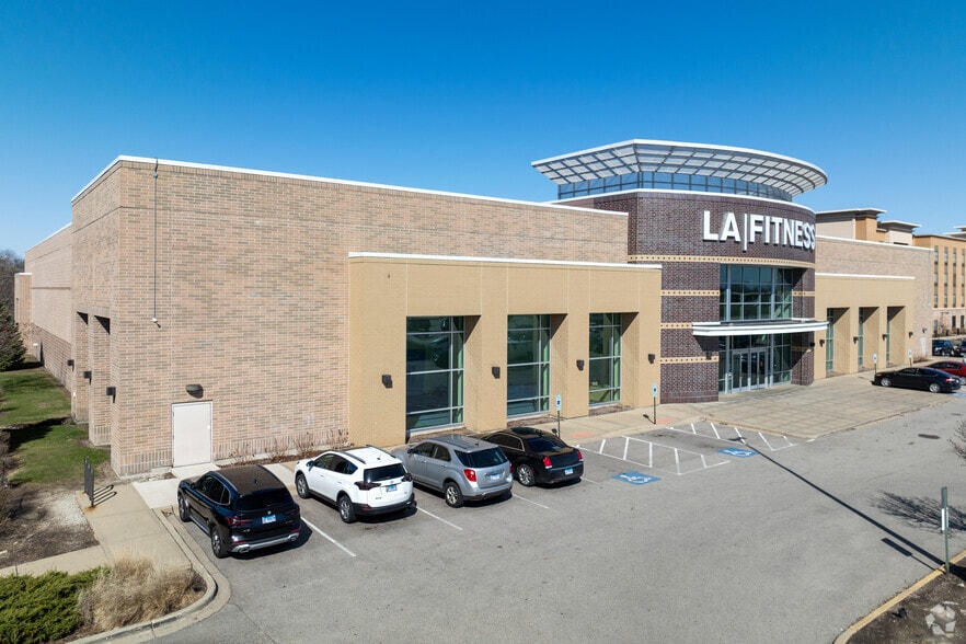 More Photos Of 452 Lakehurst Rd, Waukegan Health Club For Lease