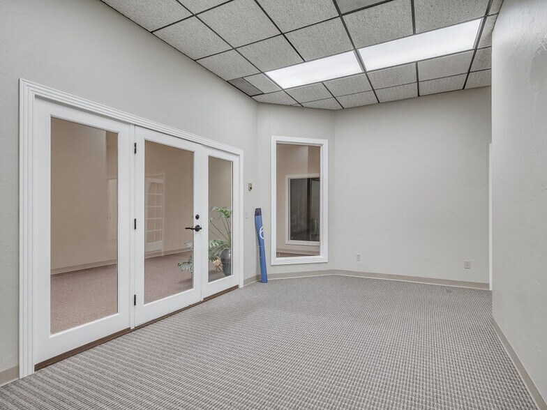 More Photos Of 6656 NW 39th Expy, Bethany Office For Lease
