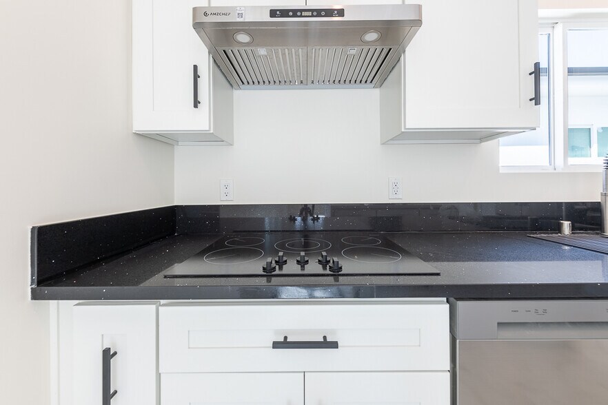 More Photos Of 8004 Shirley Ave, Reseda Multifamily For Sale