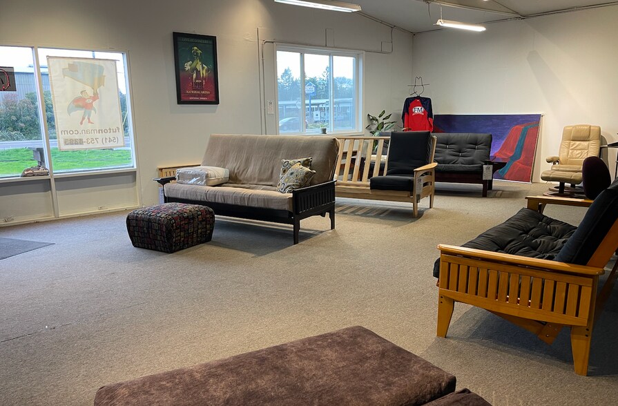 More Photos Of 5260 NW Highway 99, Corvallis Showroom For Lease