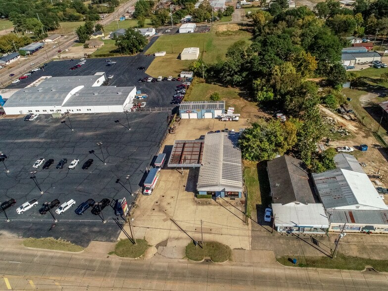 More Photos Of 1428 N Jefferson Ave, Mount Pleasant Freestanding For Sale