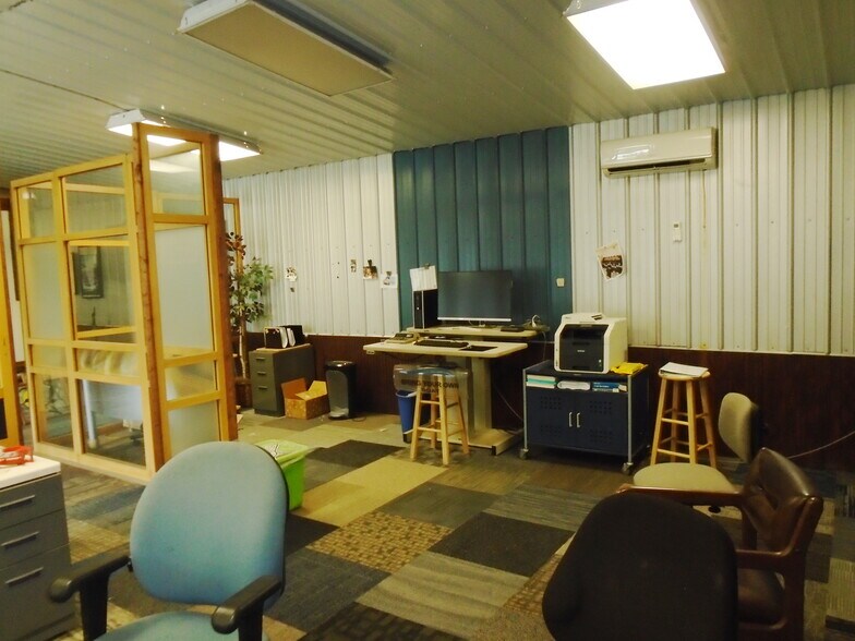 More Photos Of 501 Lakeshore Dr, Kuttawa Warehouse For Sale