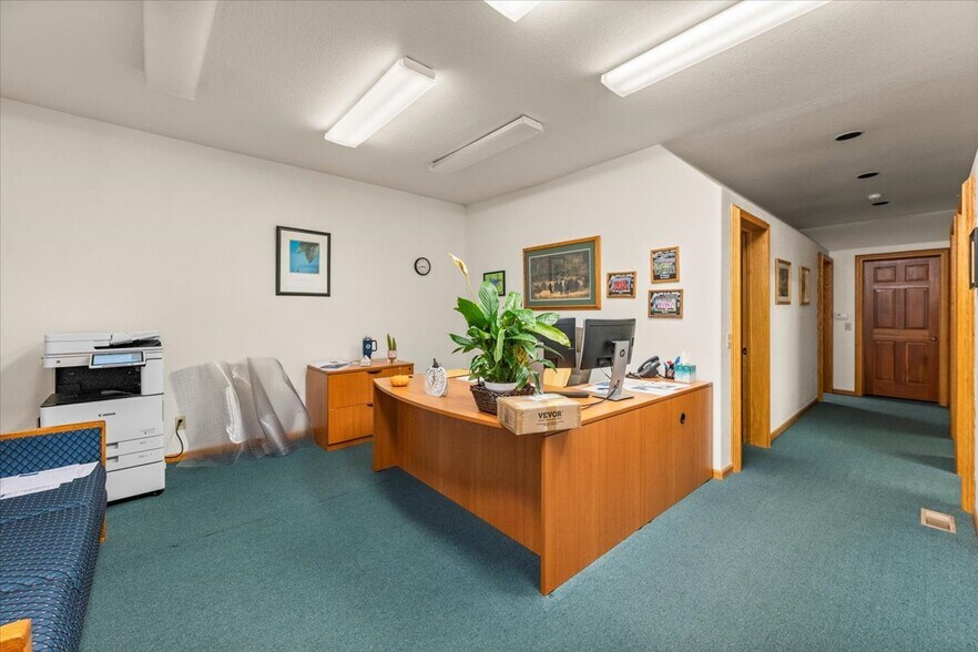 More Photos Of 41609 Big Bear Blvd, Big Bear Lake Office For Sale