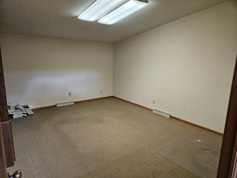 More Photos Of 30 8th St N, Cloquet Office For Sale
