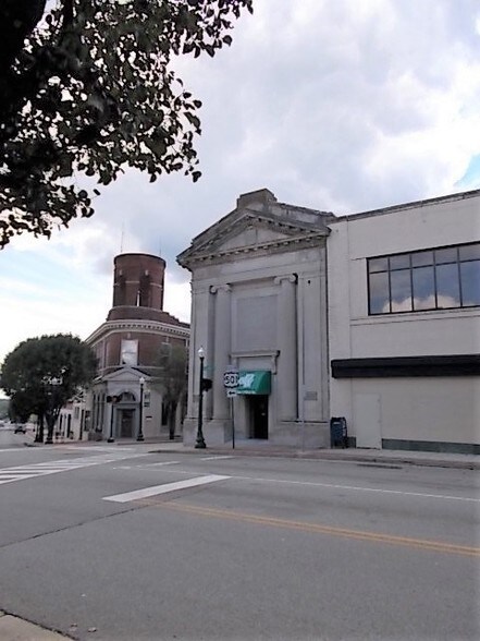 More Photos Of 504 Wilborn Ave, South Boston Office For Sale