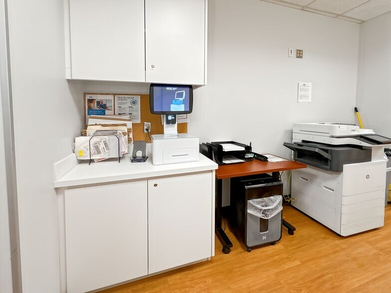 More Photos Of 7400 Beaufont Springs Dr, Richmond Coworking Space