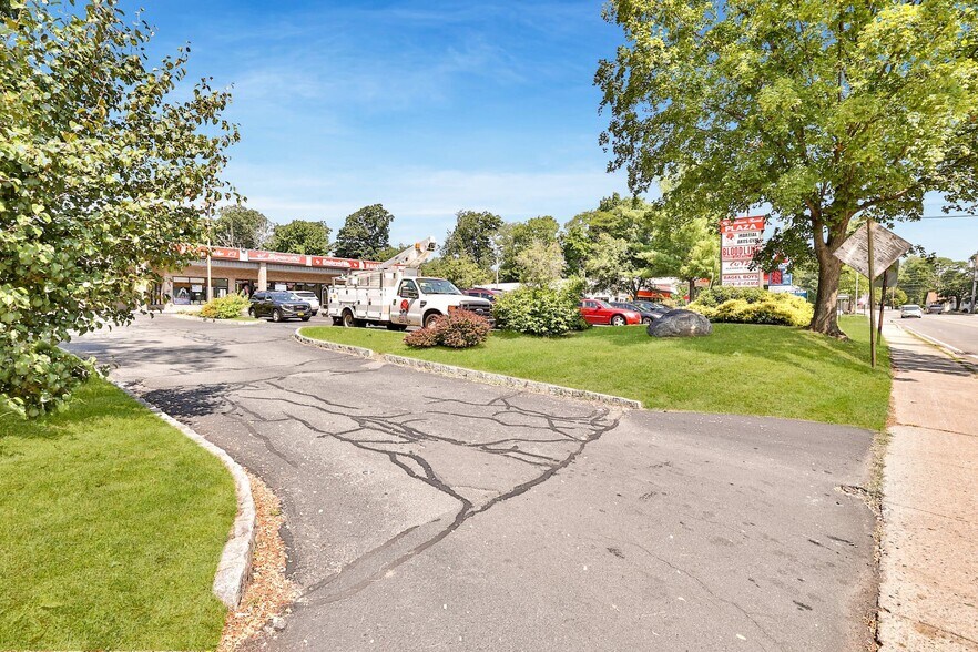More Photos Of 27 N Middletown Rd, Nanuet Freestanding For Lease