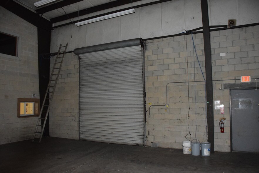 More Photos Of 1231 W Gore St, Orlando Industrial For Lease