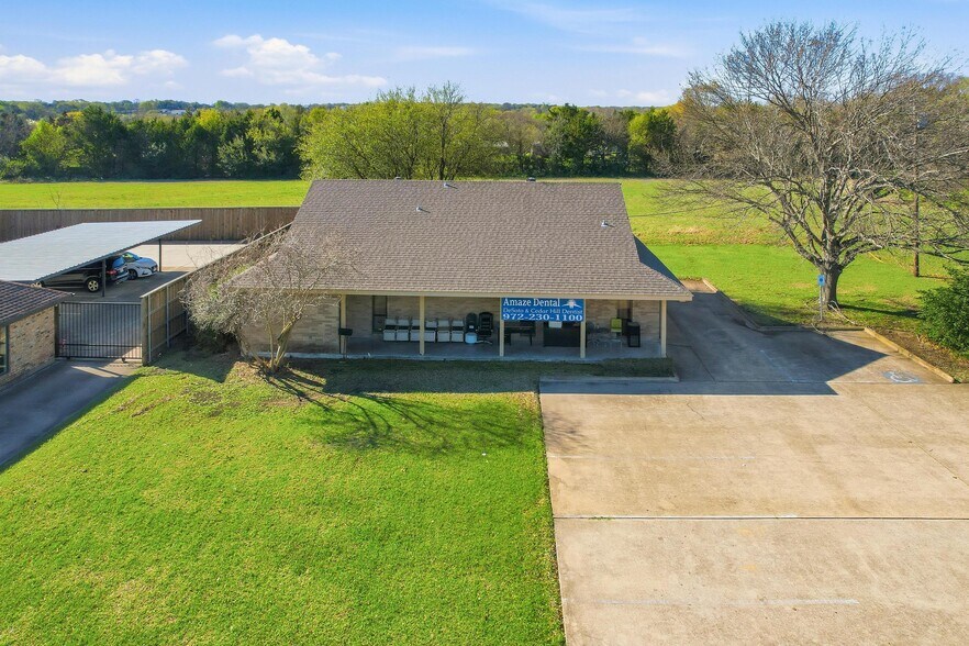 More Photos Of 216 Dalton Dr, DeSoto Office For Lease