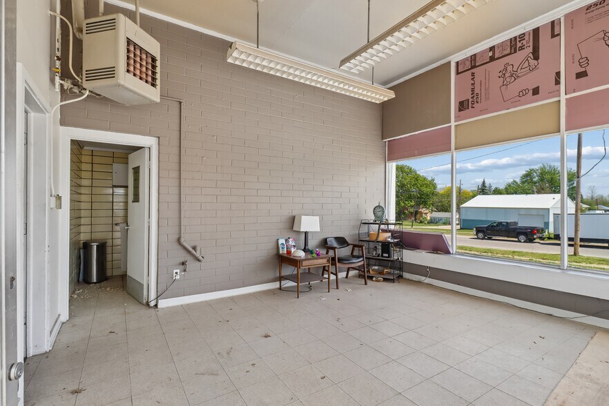 More Photos Of 801 Court Ave, Chariton Service Station For Sale