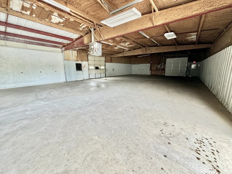 More Photos Of 315 S 5th St, Guthrie Warehouse For Lease