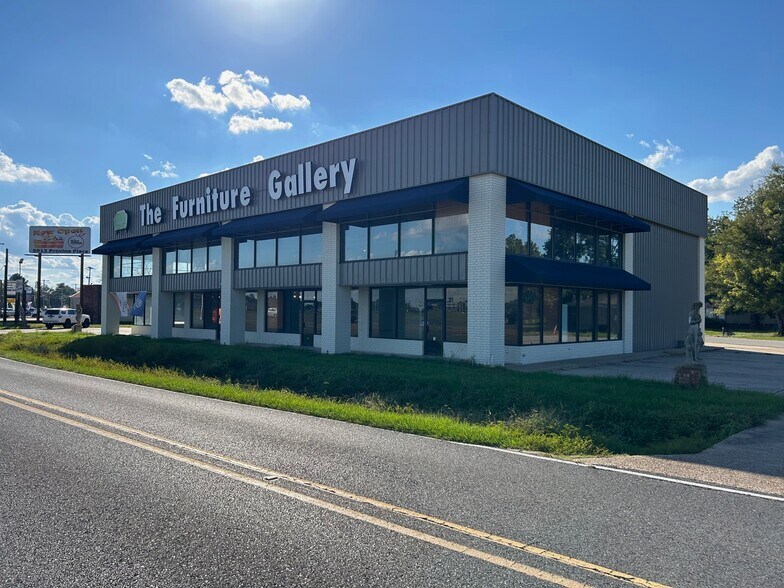 More Photos Of 60 Macarthur Dr, Alexandria Freestanding For Lease