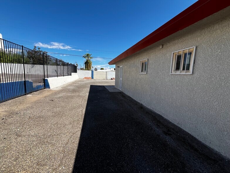 More Photos Of 1610 E Sahara Ave, Las Vegas Storefront Retail Office For Lease