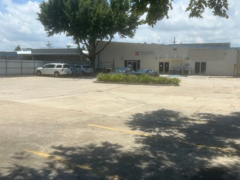 More Photos Of 4025 Veterans Memorial Blvd, Metairie Freestanding For Lease