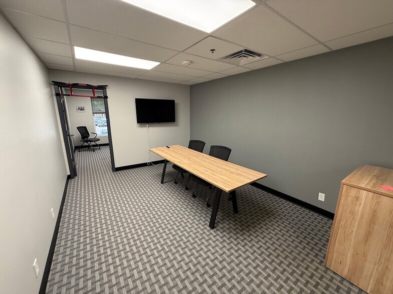 More Photos Of 428-450 Cleveland Ave, Loveland Storefront Retail Office For Lease
