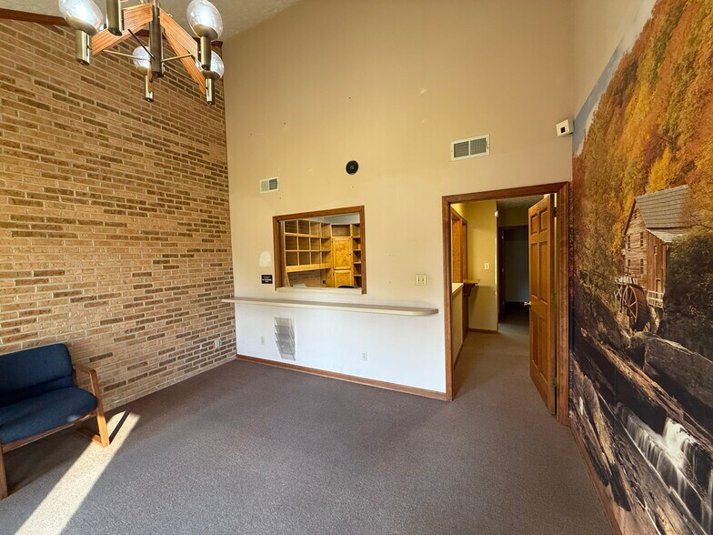 More Photos Of 508 Scarboro Ln, Oak Ridge Office For Sale